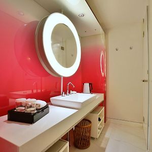 Ultra Sassy Twin Room